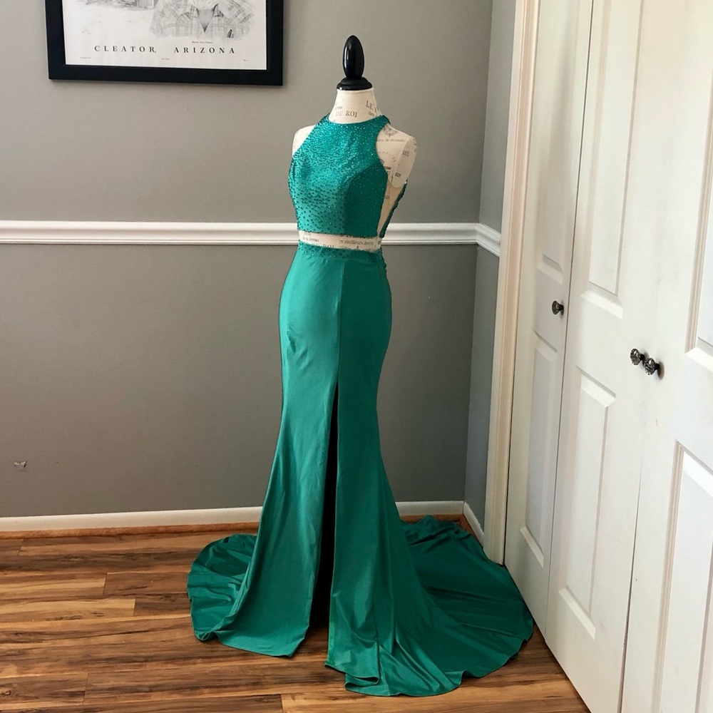 NEW STUDIO 17 SZ 6 JADE NUDE ILLUSION TWO PIECE BEADED FORMAL EVENING GOWN